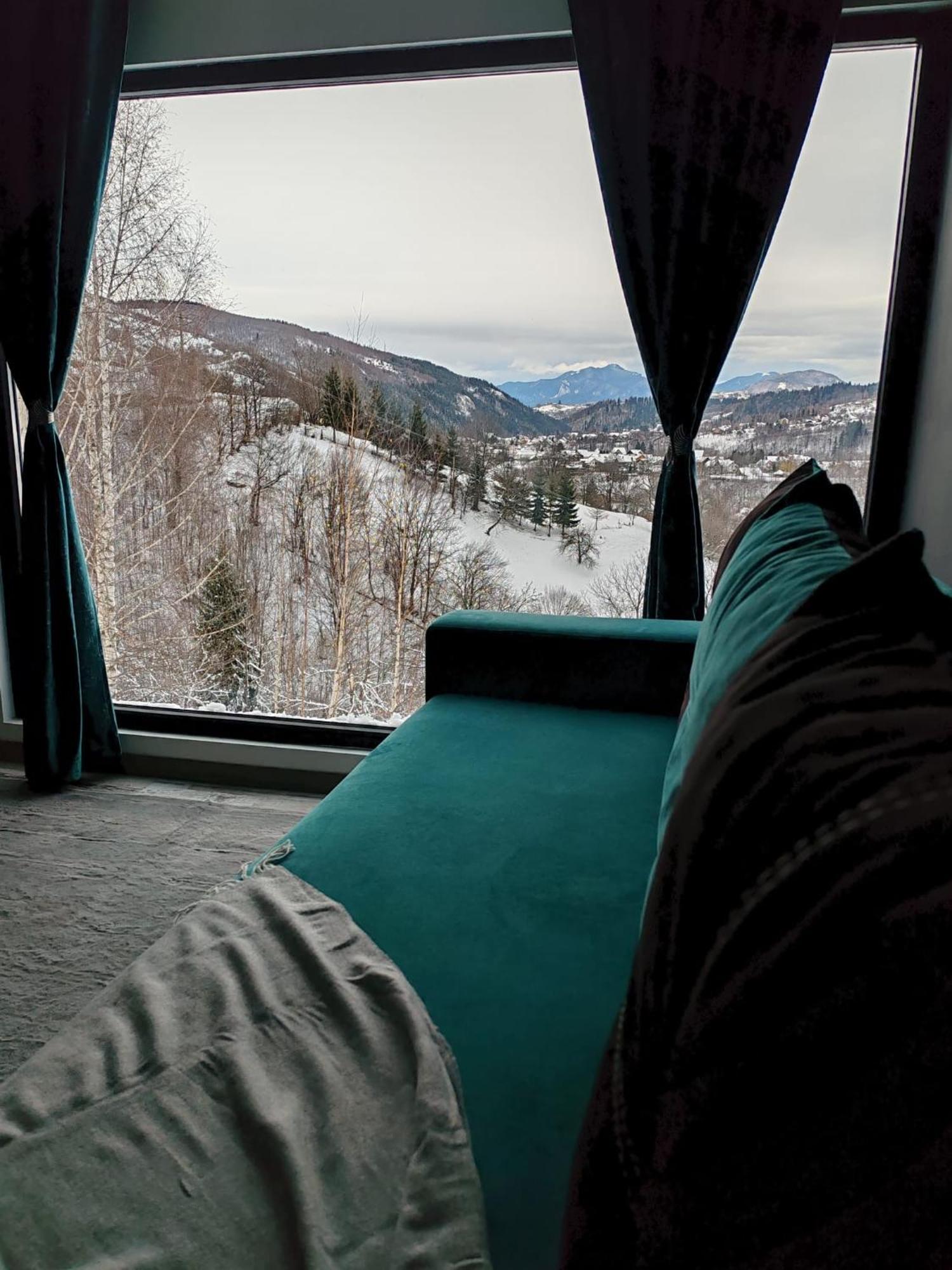 Chaletu Touch The Sky *